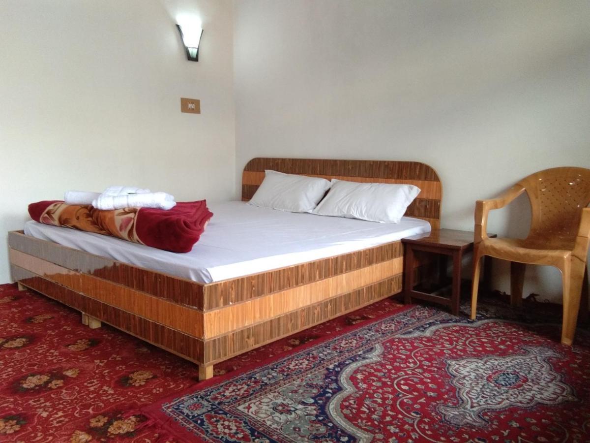 Howrah Guest House Srīnagar Extérieur photo