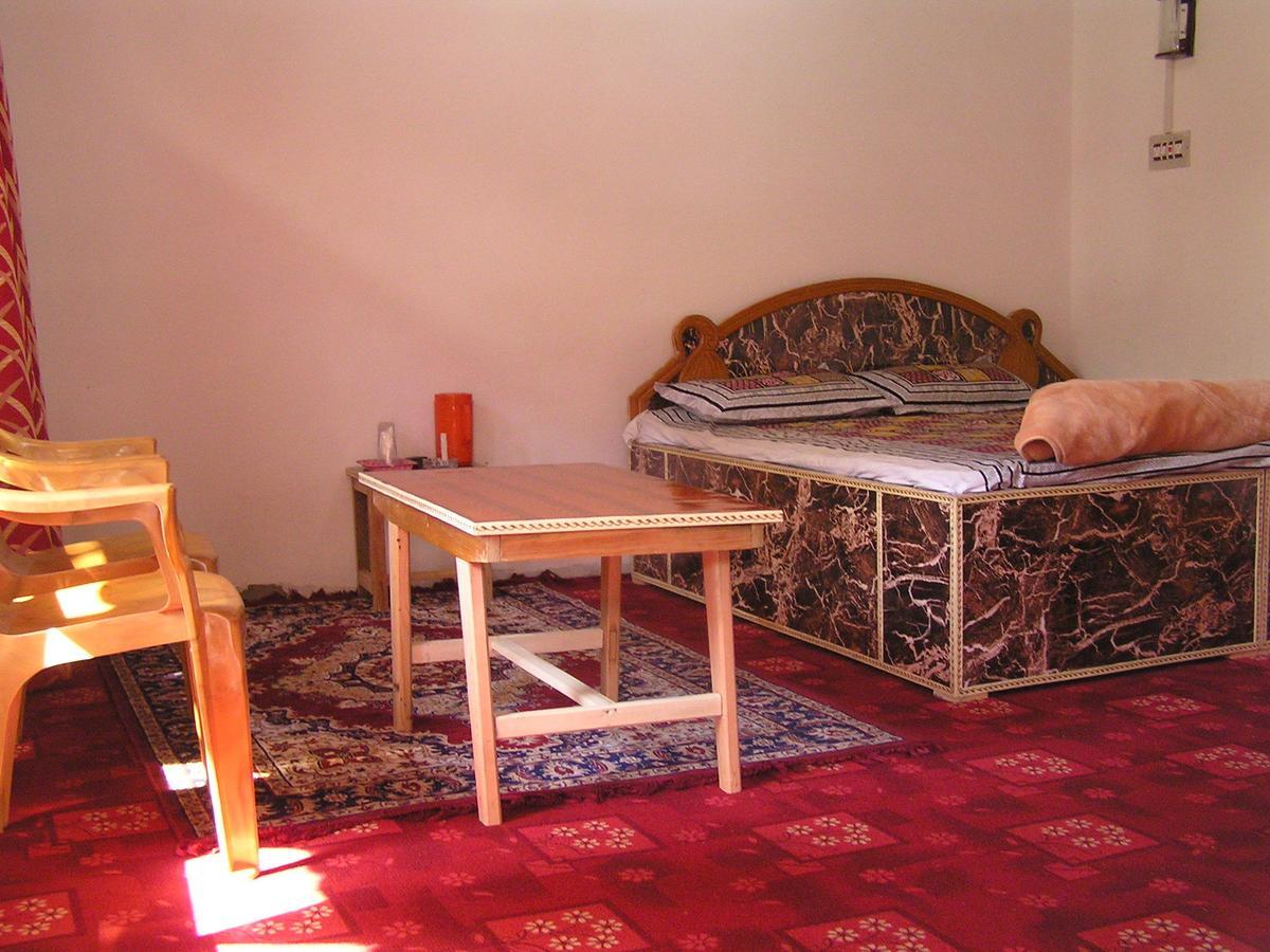 Howrah Guest House Srīnagar Extérieur photo
