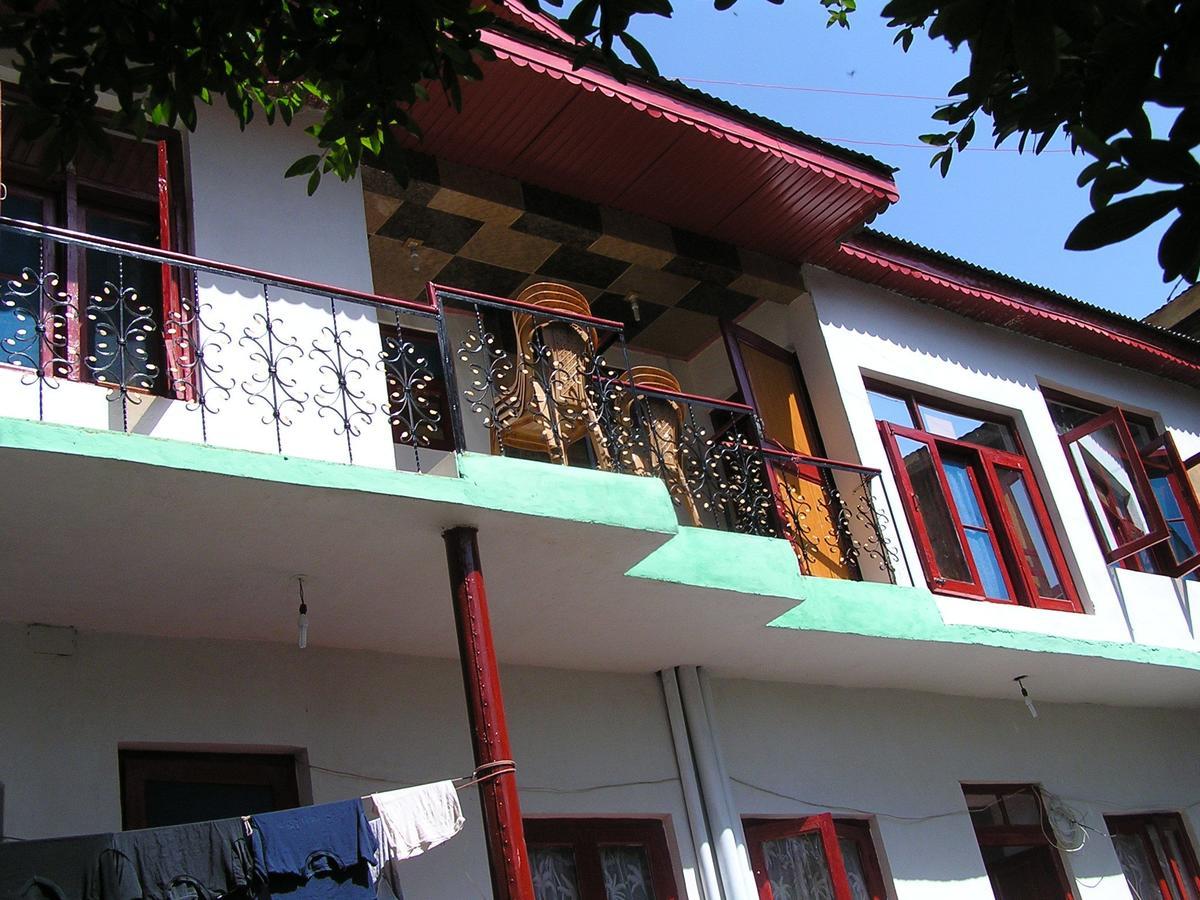 Howrah Guest House Srīnagar Extérieur photo