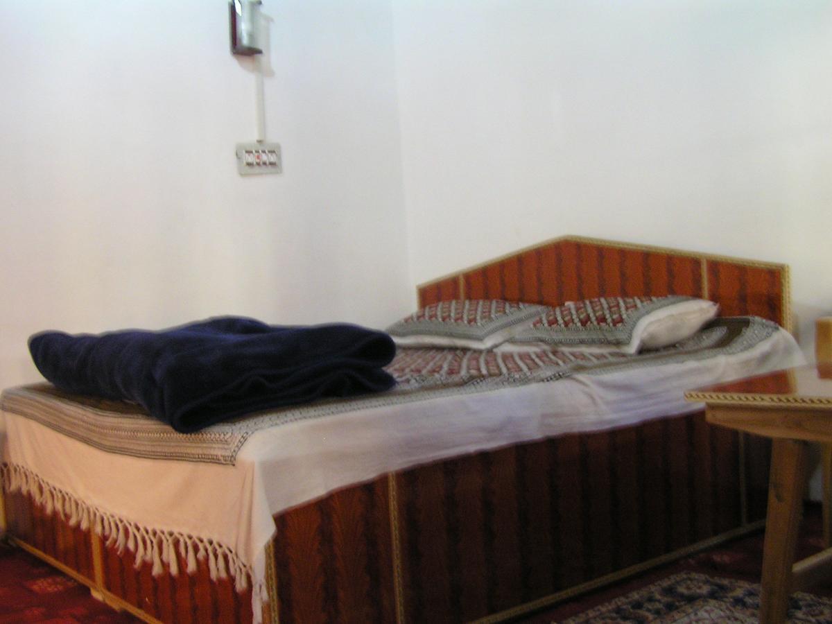 Howrah Guest House Srīnagar Extérieur photo