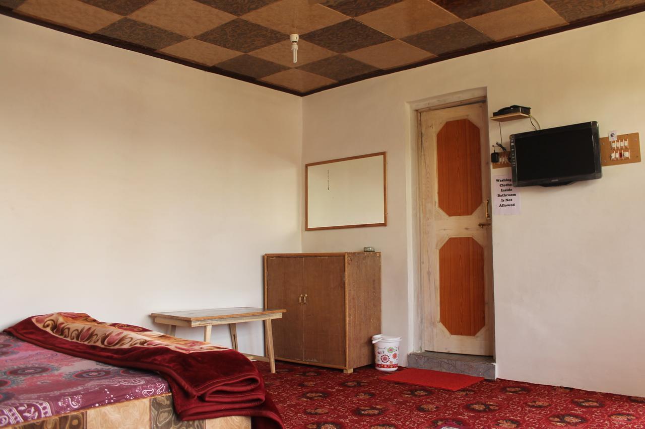 Howrah Guest House Srīnagar Extérieur photo