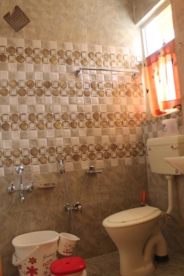 Howrah Guest House Srīnagar Extérieur photo