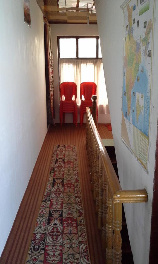 Howrah Guest House Srīnagar Extérieur photo