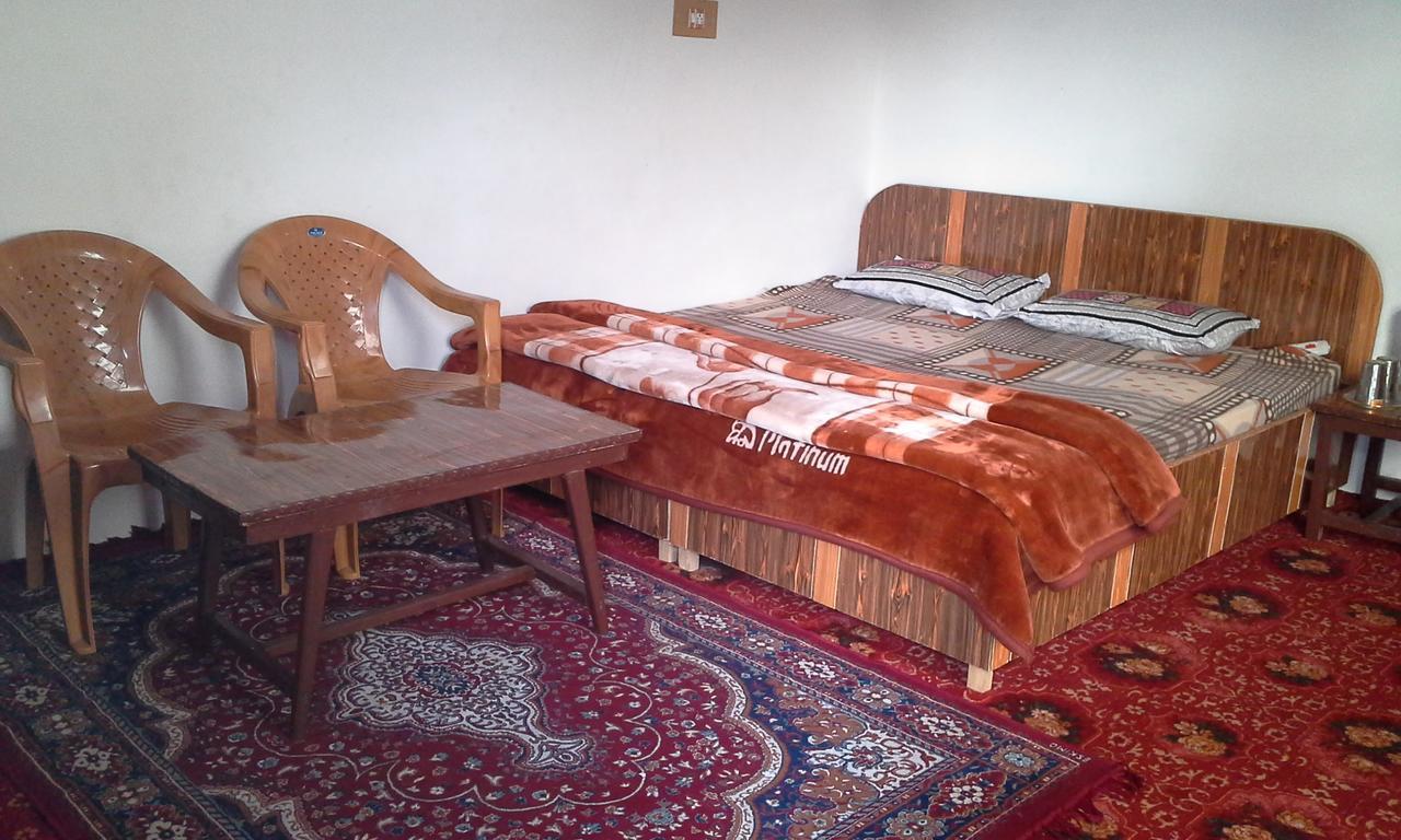 Howrah Guest House Srīnagar Extérieur photo