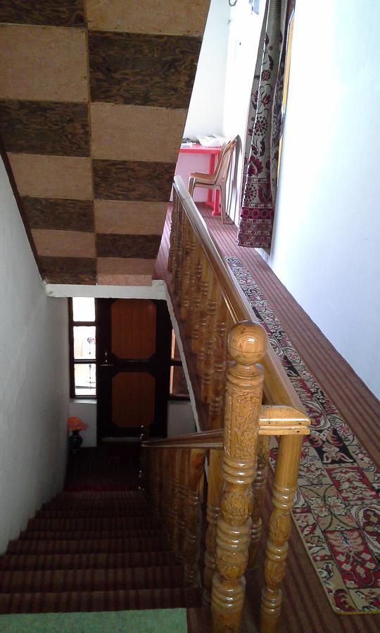 Howrah Guest House Srīnagar Extérieur photo