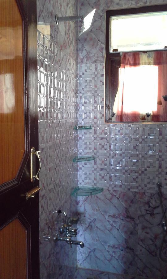 Howrah Guest House Srīnagar Extérieur photo