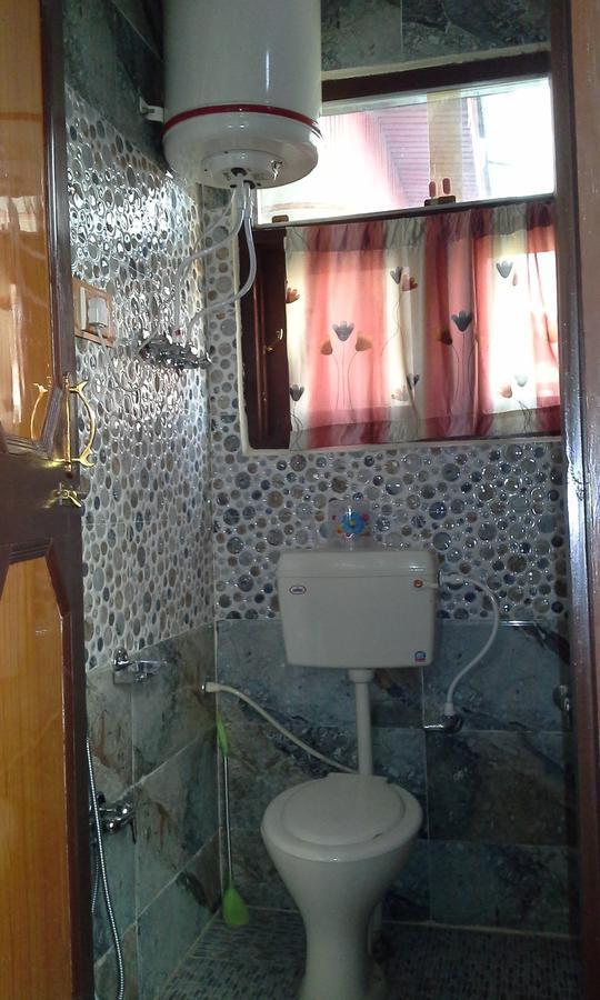 Howrah Guest House Srīnagar Extérieur photo