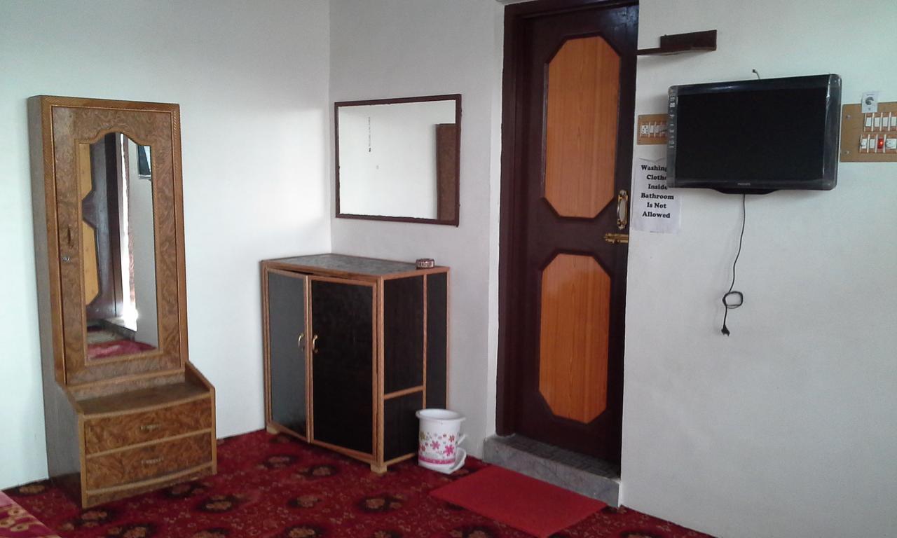 Howrah Guest House Srīnagar Extérieur photo