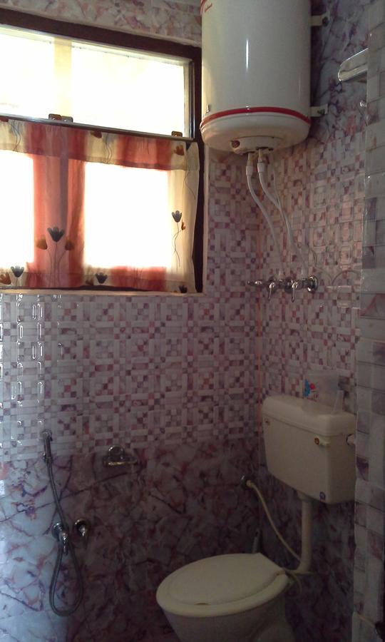 Howrah Guest House Srīnagar Extérieur photo