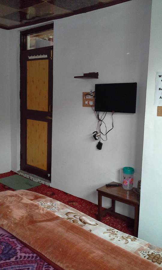 Howrah Guest House Srīnagar Extérieur photo