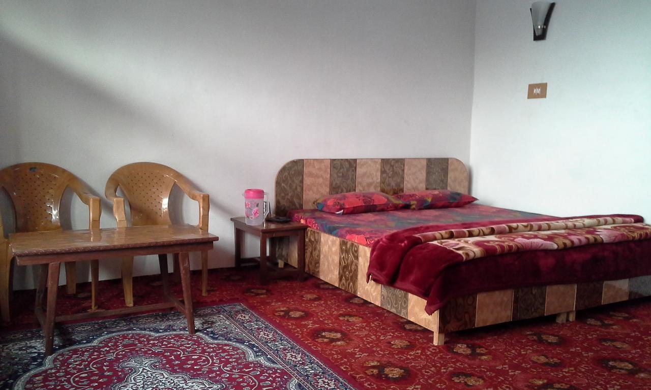 Howrah Guest House Srīnagar Extérieur photo