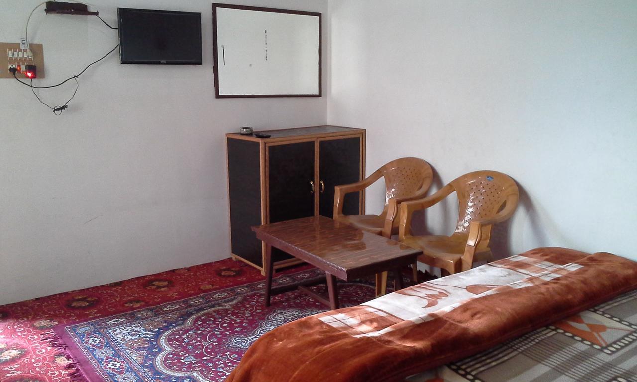 Howrah Guest House Srīnagar Extérieur photo