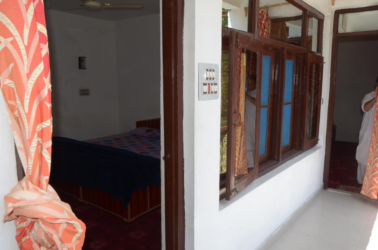 Howrah Guest House Srīnagar Extérieur photo