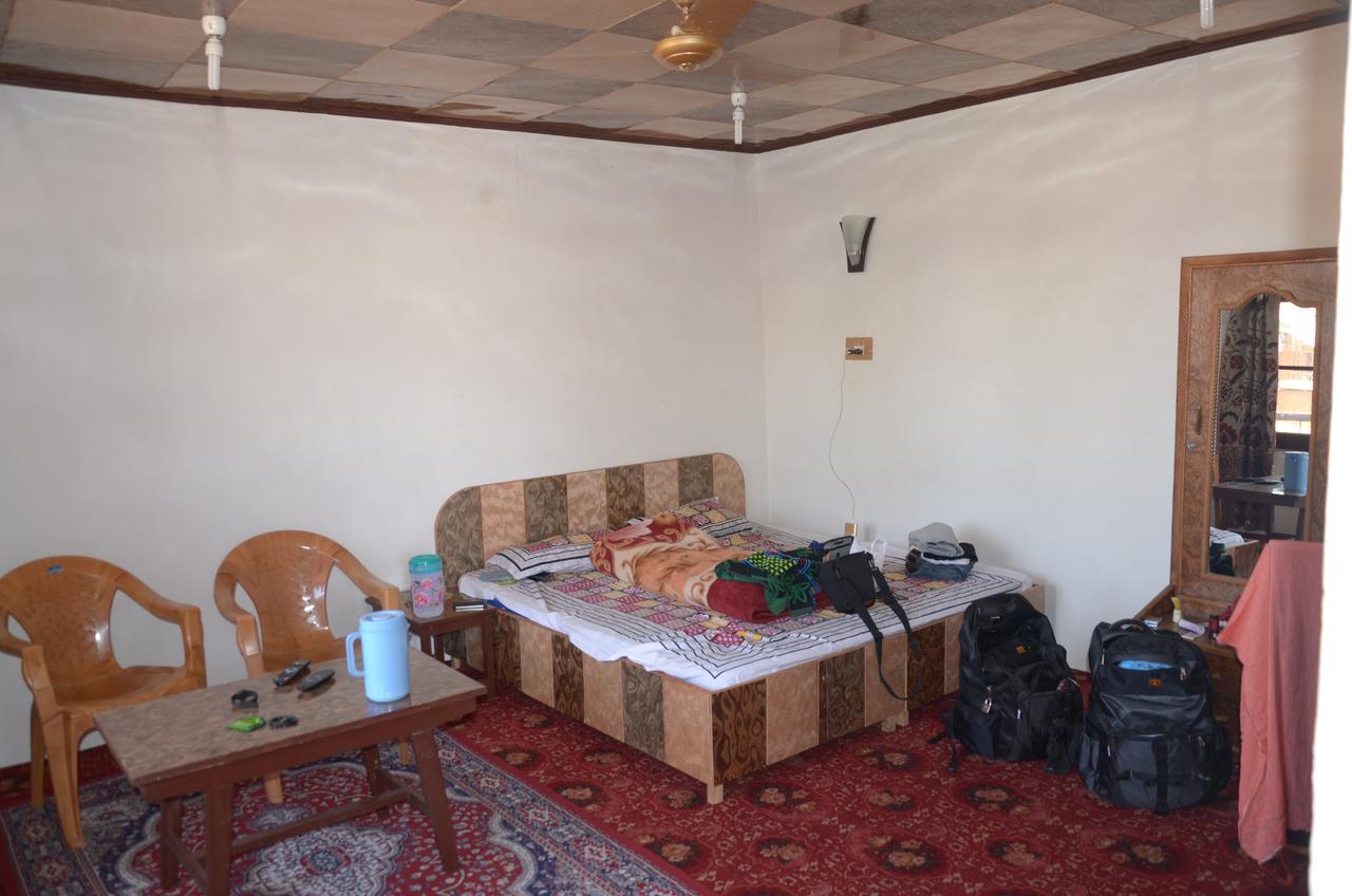 Howrah Guest House Srīnagar Extérieur photo
