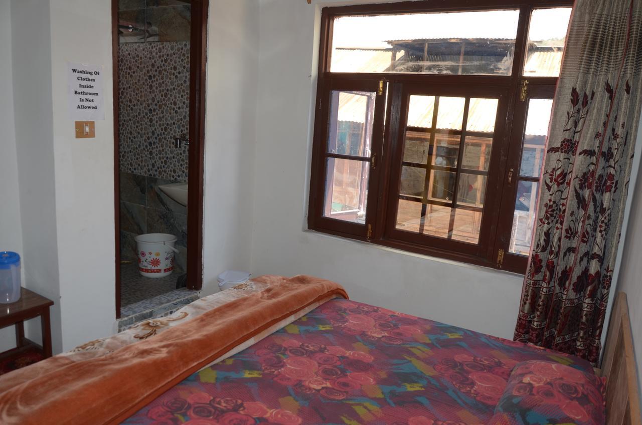 Howrah Guest House Srīnagar Extérieur photo
