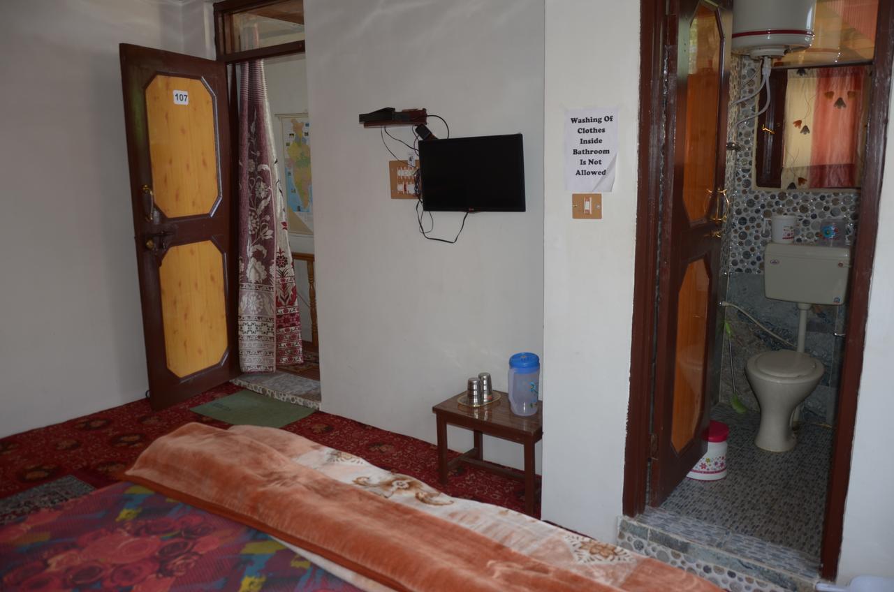 Howrah Guest House Srīnagar Extérieur photo