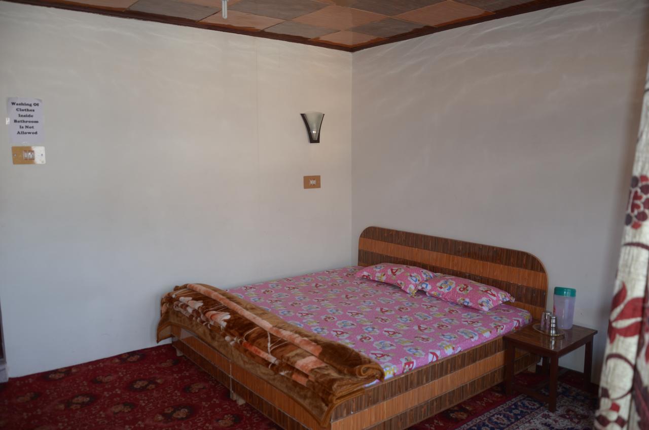 Howrah Guest House Srīnagar Extérieur photo