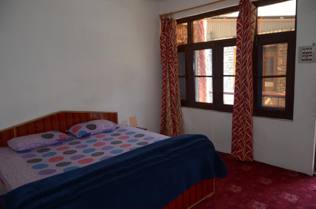 Howrah Guest House Srīnagar Extérieur photo