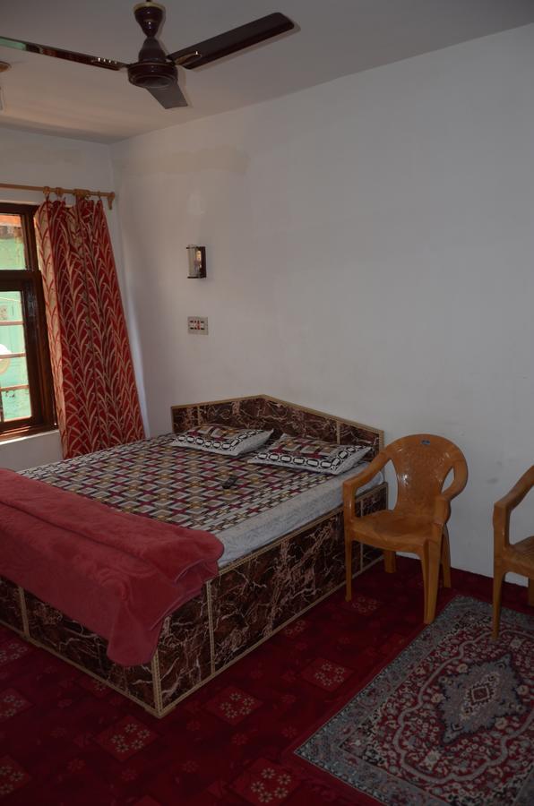 Howrah Guest House Srīnagar Extérieur photo