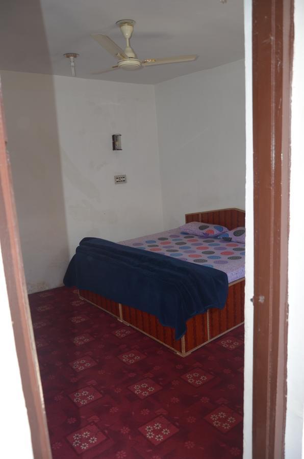 Howrah Guest House Srīnagar Extérieur photo