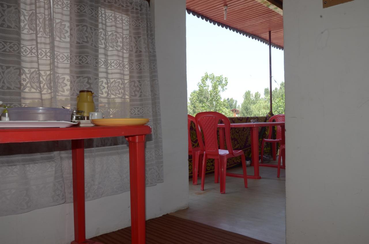 Howrah Guest House Srīnagar Extérieur photo