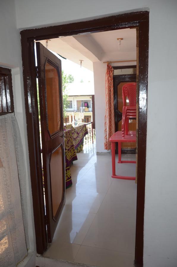 Howrah Guest House Srīnagar Extérieur photo